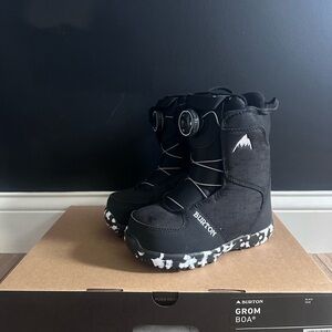 Brand new Kids Burton Grom BOA Snowboard Boots